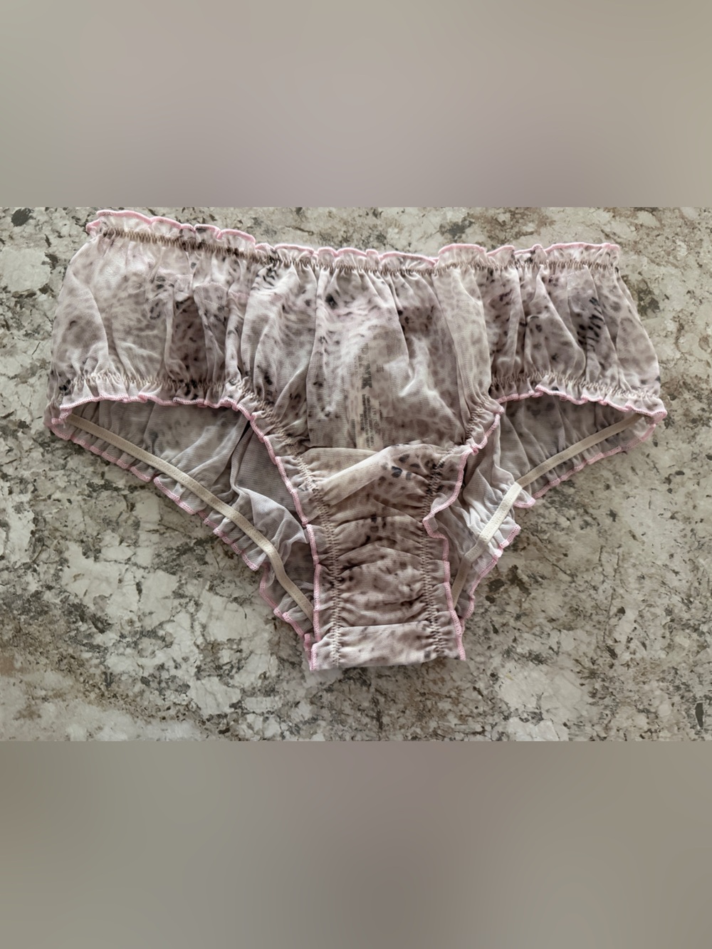VS PINK WINK Ruffle Cheeky Panty NWT Large Leopard
